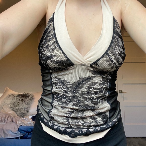 Beautiful lace tie up top - Picture 2 of 6